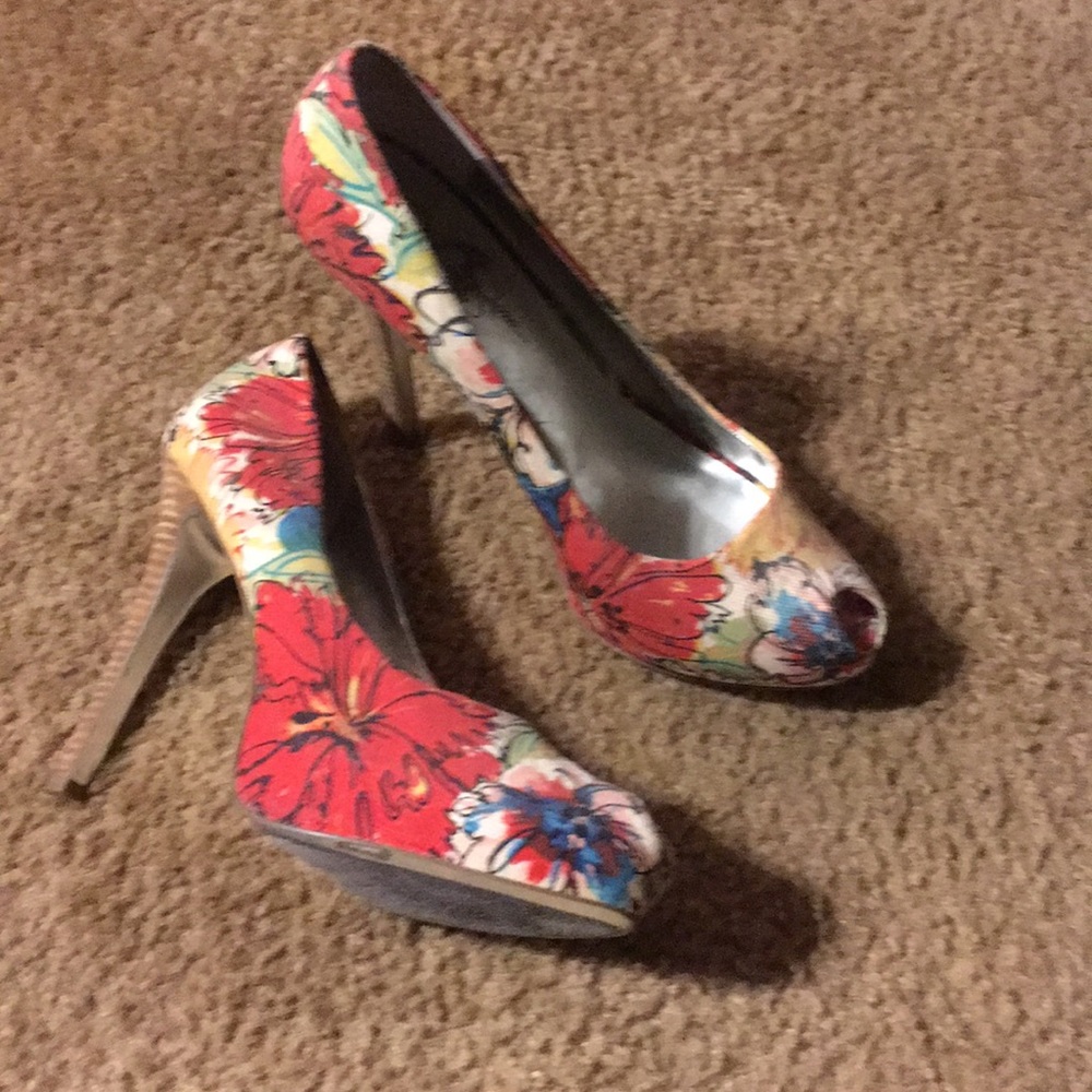 Floral Jessica’s Simpson peep toe